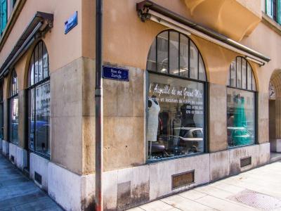 L'aiguille de ma Grand-Mère - Réparation & retouche à Genève