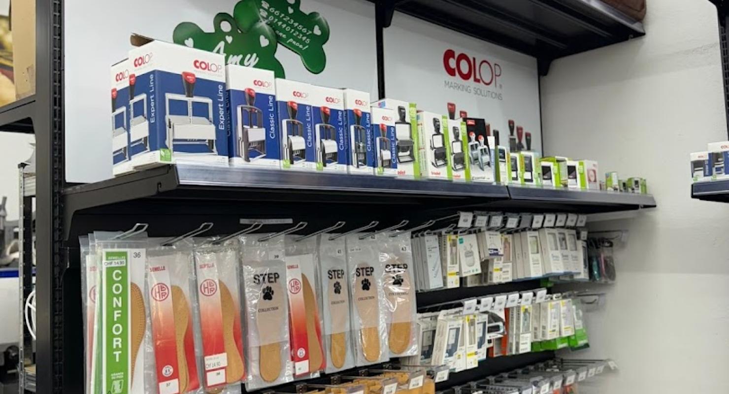 As services / Double de Clé /copie de clé / Gravure / Tampons / cordonnerie - Vêtements de seconde main in Genève