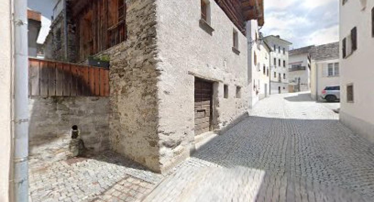 Roland Nass Schuhmacher - Vêtements de seconde main in Grisons