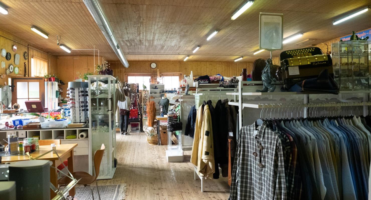 Brockenstube des Blauen Kreuzes GR - Second-hand Clothing in Grisons