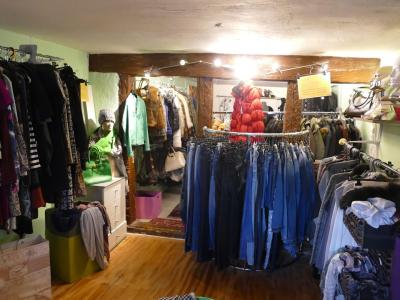 Secondo - Second-hand Clothing in Aargau