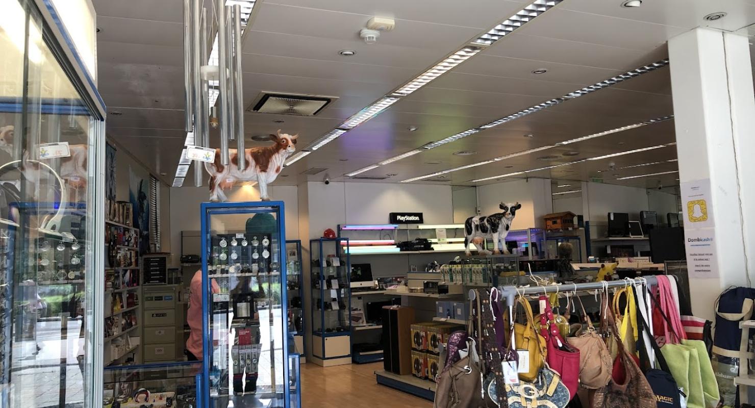 Dombicash Sion - Second-Hand-Kleidung in Wallis