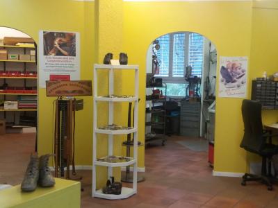 Arnet Schuhmacherei/Orthopädie - Second-hand Clothing in Lucerne