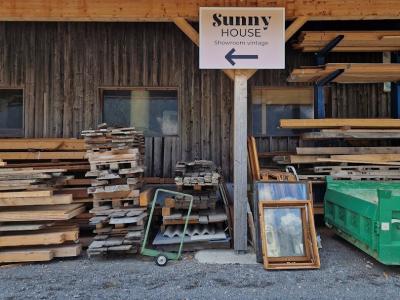 Sunny House Showroom Vintage - Concept Store - Second-hand Clothing in Vaud