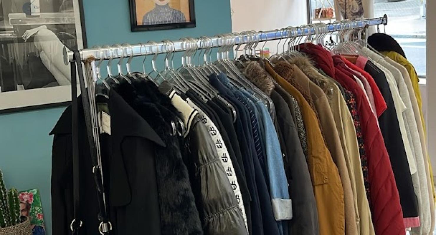 Boutique seconde main Mille perles d'or - Second-Hand-Kleidung in Waadt