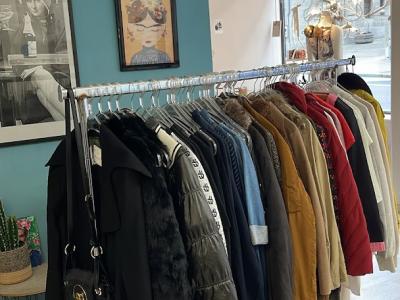Boutique seconde main Mille perles d'or - Second-Hand-Kleidung in Waadt