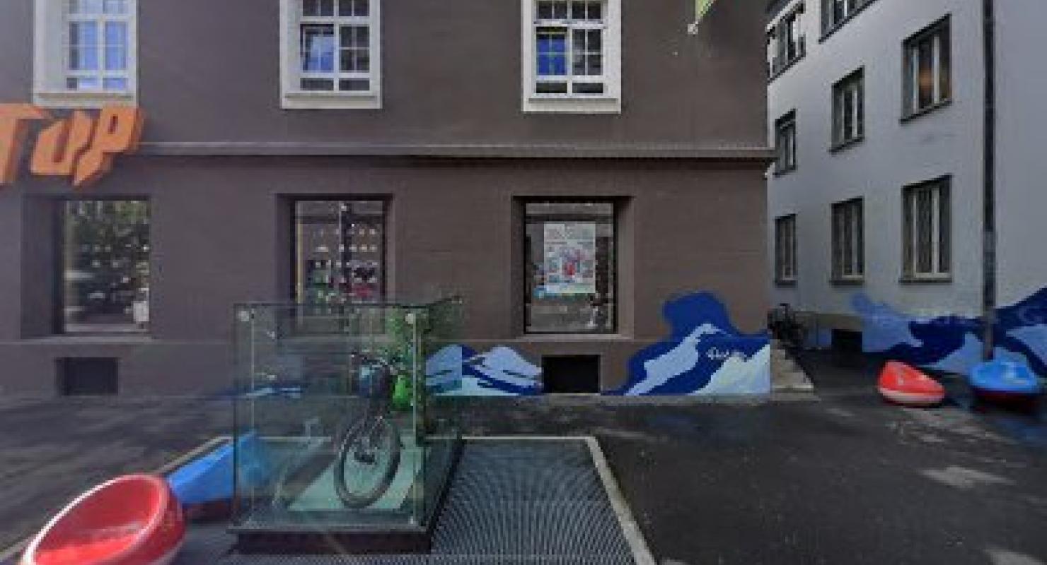 La Freeperie Lausanne Flon | Streetwear & Vintage Store - Abbigliamento di seconda mano in Vaud