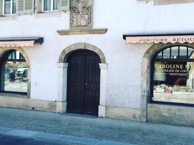 Atelier de couture Caroline Miles. Retouches et transformation vêtement.Dépôt pressing et cordonnerie - Repair & Alteration in Vaud