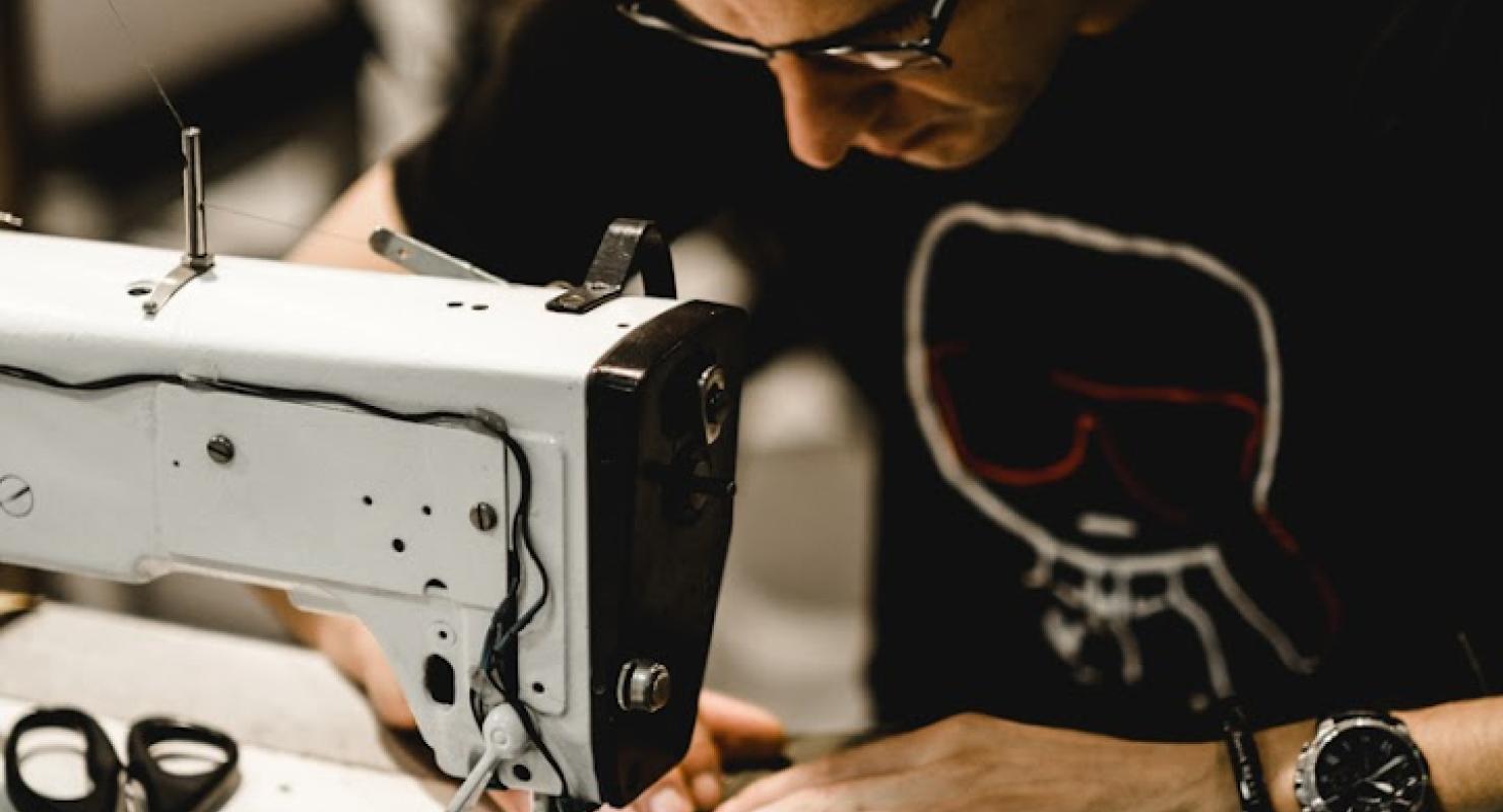 Schneideratelier Sergio GmbH - Mode upcyclée in Zoug