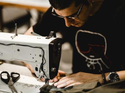 Schneideratelier Sergio GmbH - Mode upcyclée à Zoug