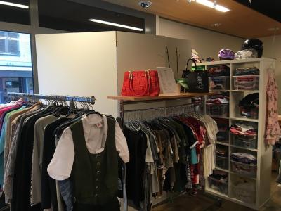 Second Hand Shop skirt + Co. Book Store Ägeri - Second-Hand-Kleidung in Zug