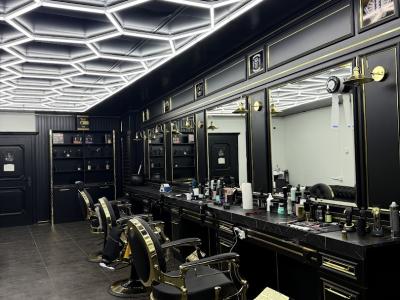 Shadow Studio حلاق رجالي - Second-Hand-Kleidung in Bern