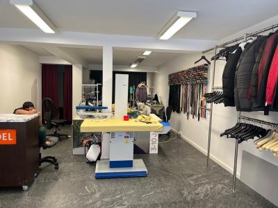 Stecknadel Thun Schneiderei - Moda upcycled in Berna