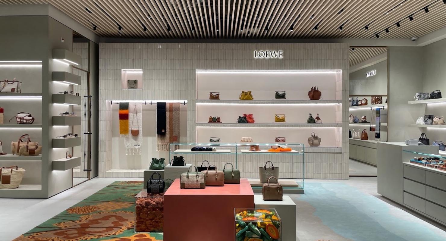 LOEWE Globus - Women's Collection - Mode upcyclée in Zurich