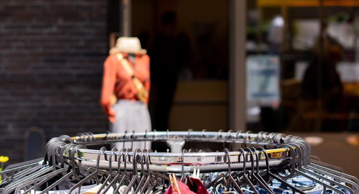 Love Me Again - Kleidertausch Friesi - Second-hand Clothing in Zurich