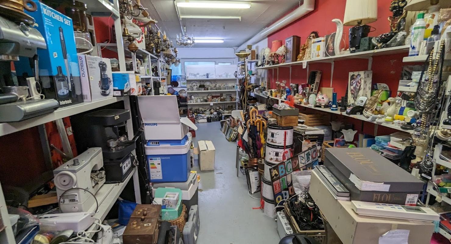 Wehntaler Brocki - Second-hand Clothing in Zurich