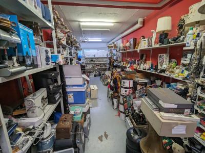 Wehntaler Brocki - Second-hand Clothing in Zurich